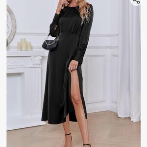 New Wenrine Navy satin long sleeve maxi size Medium